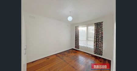 Spotless 3 bedroom residence - Photo 3