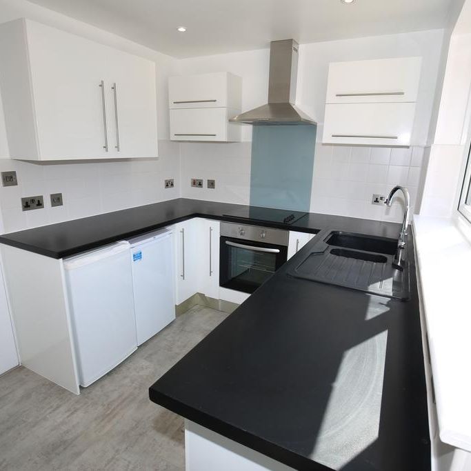 2 bedroom terraced house to rent - Photo 1