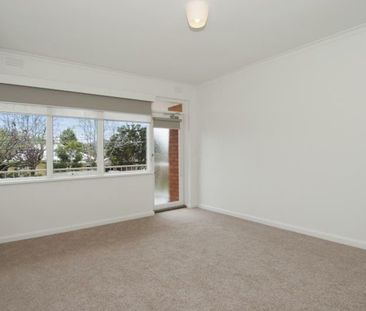 BRILLIANTLY LOCATED IN BAYSIDE! - Photo 1