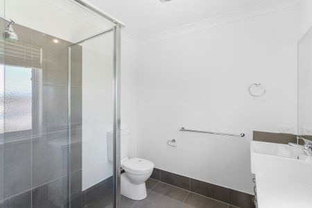 Modern Townhouse! Two Car Accomodation Townhouse - Photo 3