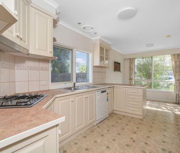 5 Bed! or 4 bed + 2 Living - Photo 6