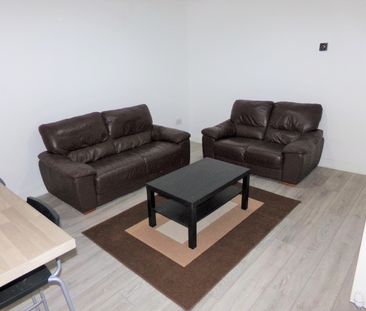 5 Bed Terraced House, Langton Road, L15 - Photo 2