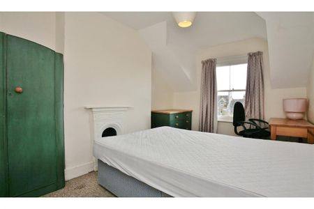 4 bedroom semi-detached house to rent - Photo 5