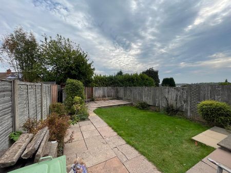 3 bedroom semi-detached house to rent - Photo 2