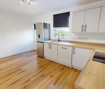 2 bedroom end of terrace house to rent - Photo 1