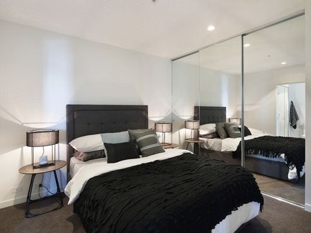 Unfurnished Platinum Southbank 2 bedroom Apartment available - Photo 5