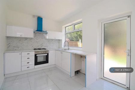 2 bedroom end of terrace house to rent - Photo 5