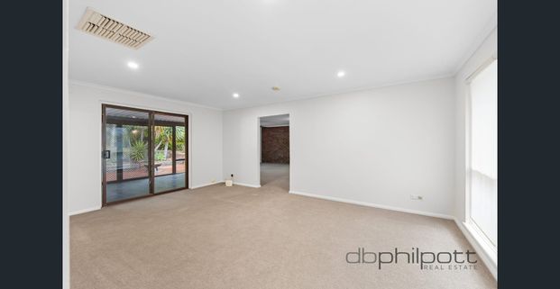 GREAT FAMILY HOME! - Photo 1