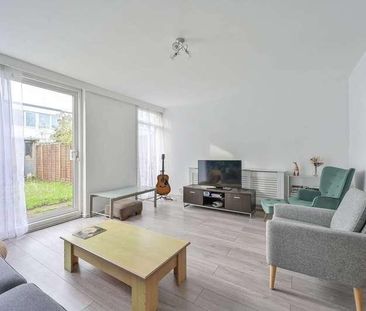 Swanwick Close, Roehampton, SW15 - Photo 1