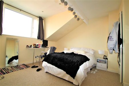 4 bedroom terraced house to rent - Photo 4