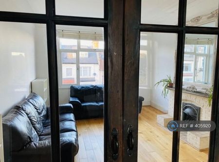 2 bedroom maisonette to rent - Photo 3