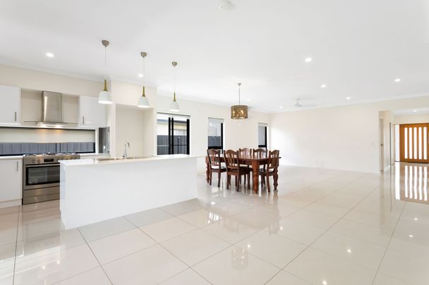 Immaculately Presented Spacious Home - Photo 1