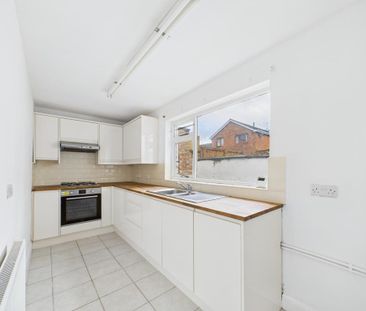 3 bedroom terraced house to rent - Photo 5