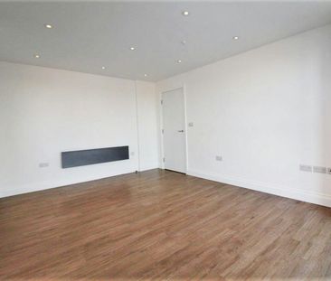 Flat to rent on - Photo 1