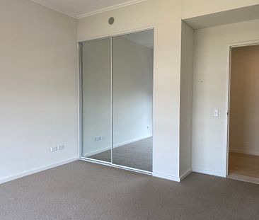 Modern two bedroom unit - Photo 2