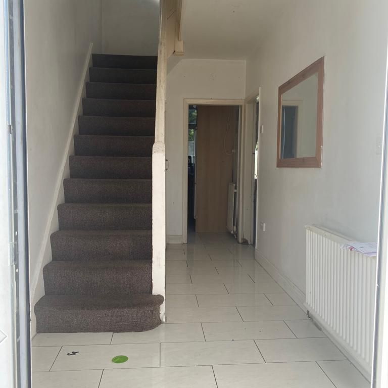 3 bedroom semi-detached house to rent - Photo 1