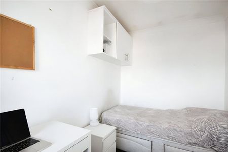 4 bedroom detached house to rent - Photo 2