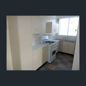 Bight and sunny top floor apartment - Photo 2