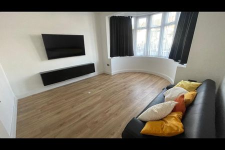 Room in a Shared House, Burnside Crescent, HA0 - Photo 2