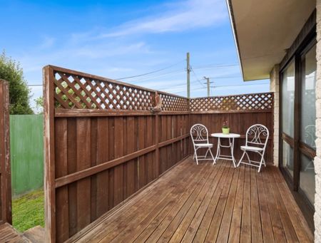 Sunny and Superb - Photo 3