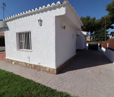 Luxury 4 room Detached House for rent in Rocafort, Valencia - Photo 2
