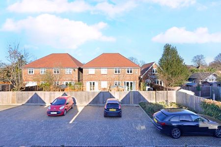 Langborough Court, Godalming, Surrey, GU7 - Photo 4