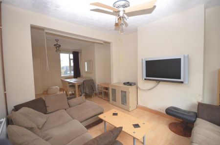 3 bedroom semi-detached house to rent - Photo 2