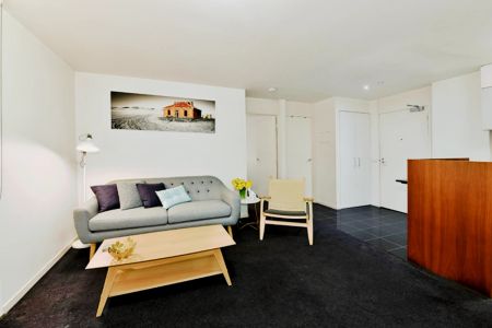 Modern 1-bedroom apartment near Parliament train station - Photo 3