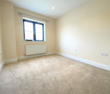 2 bedroom Flat in Bonham Court, Winnersh - Photo 4