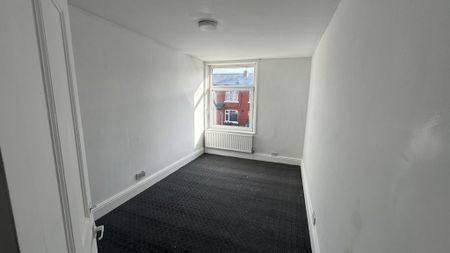 4 bedroom terraced house to rent - Photo 5