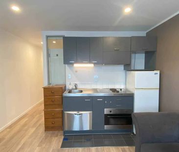 2-Bedroom Apartment in the Heart of Auckland -... - Photo 1