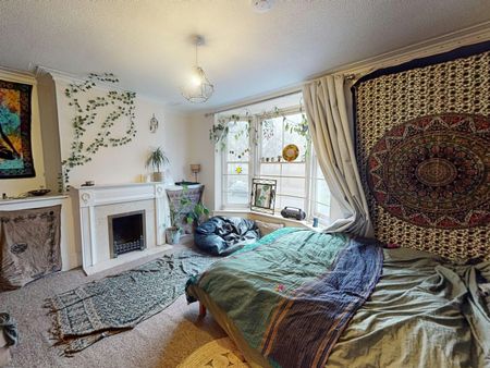 Semi-detached house to rent on - Photo 5