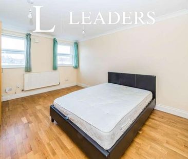 King Street, RH19 - Photo 3