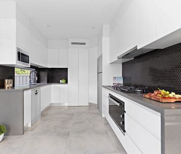 Luxury 3 Bedroom Townhouse - Photo 5