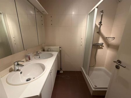 Duplex-appartement met extra zolderkamer + garagebox in het centrum! - Photo 2