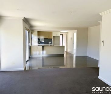 Modern unit - Photo 1