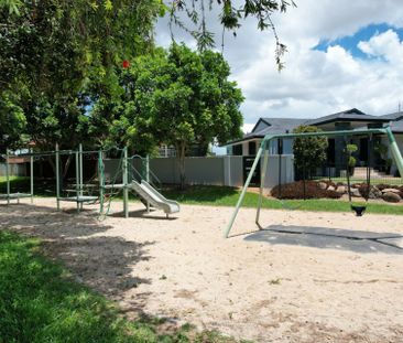 CHARMING HOME IN PRESTIGE WATERFRONT PRECINCT - Photo 5