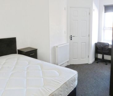 1 bedroom in a flat share to rent - Photo 1
