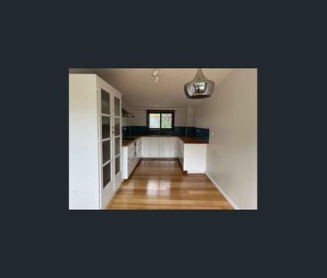 Renovated Retreat with Private Gardens in Central Location. - Photo 3