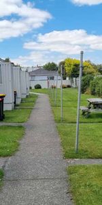 Sunny, cozy unit, ready for new tenants to call home - Photo 4