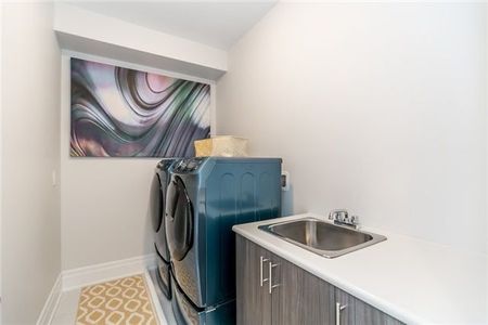 For Lease - 32 Crimson Forest Drive, Vaughan, Ontario - Photo 2