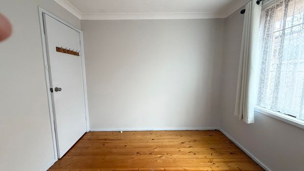 Comfort, Space & Convenience - Perfect Family Home in St Johns Park! - Photo 1