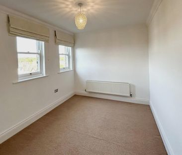 3 bedroom flat to rent - Photo 4