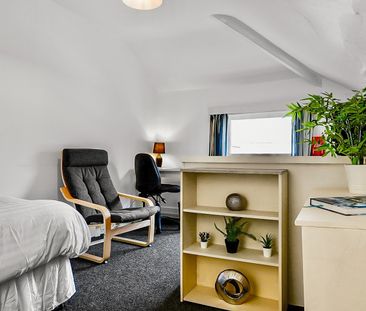 Bedsit, Waverley Road, BS6 - Photo 1