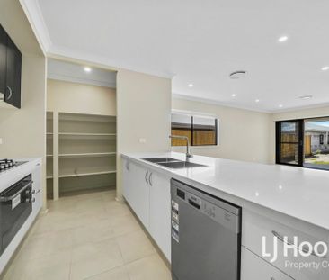 Modern Family Home with Ducted Air Conditioning & Media Room - Photo 3