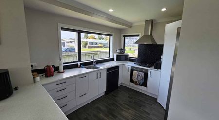 MODERN FAMILY HOME IN WAITARA - Photo 2