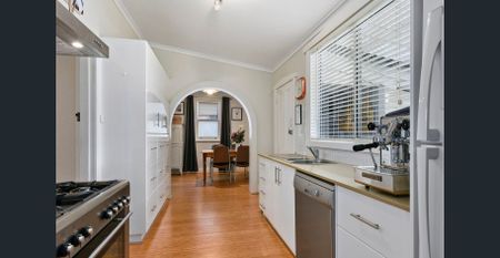 Charming Family Home - Photo 5