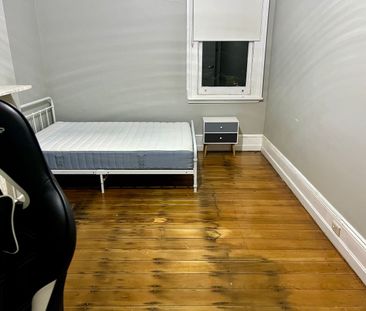 Quiet Room for renting - Photo 4