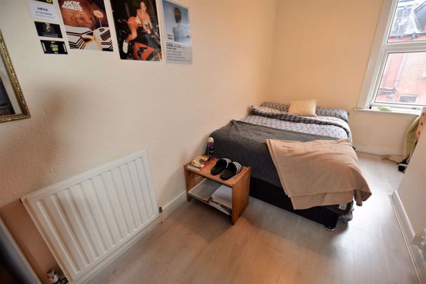 3 bedroom House in Hyde Park, Leeds - Photo 1