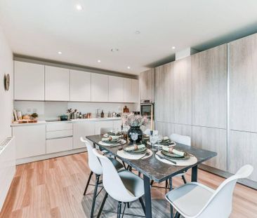 3 bedroom flat to rent - Photo 4